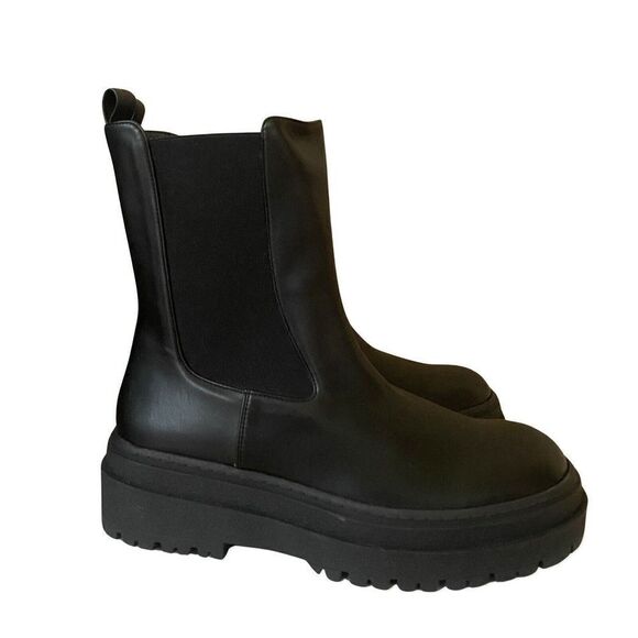 GOOD AMERICAN Black Leather Combat Chelsea Boots Lug Sole NIB Sz 10 Spain - Picture 1 of 10